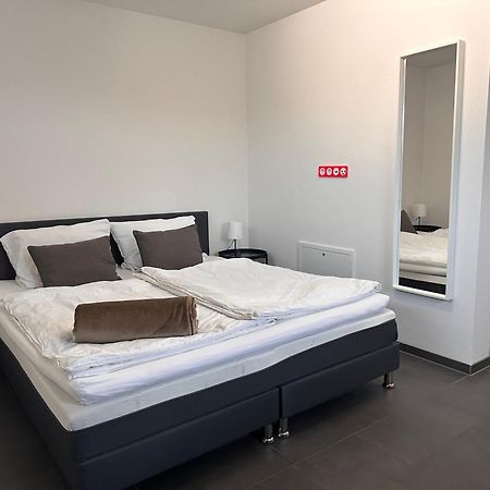 Ferienzimmer Frank, Self-Check-In Nach 21Uhr Niederalteich Buitenkant foto