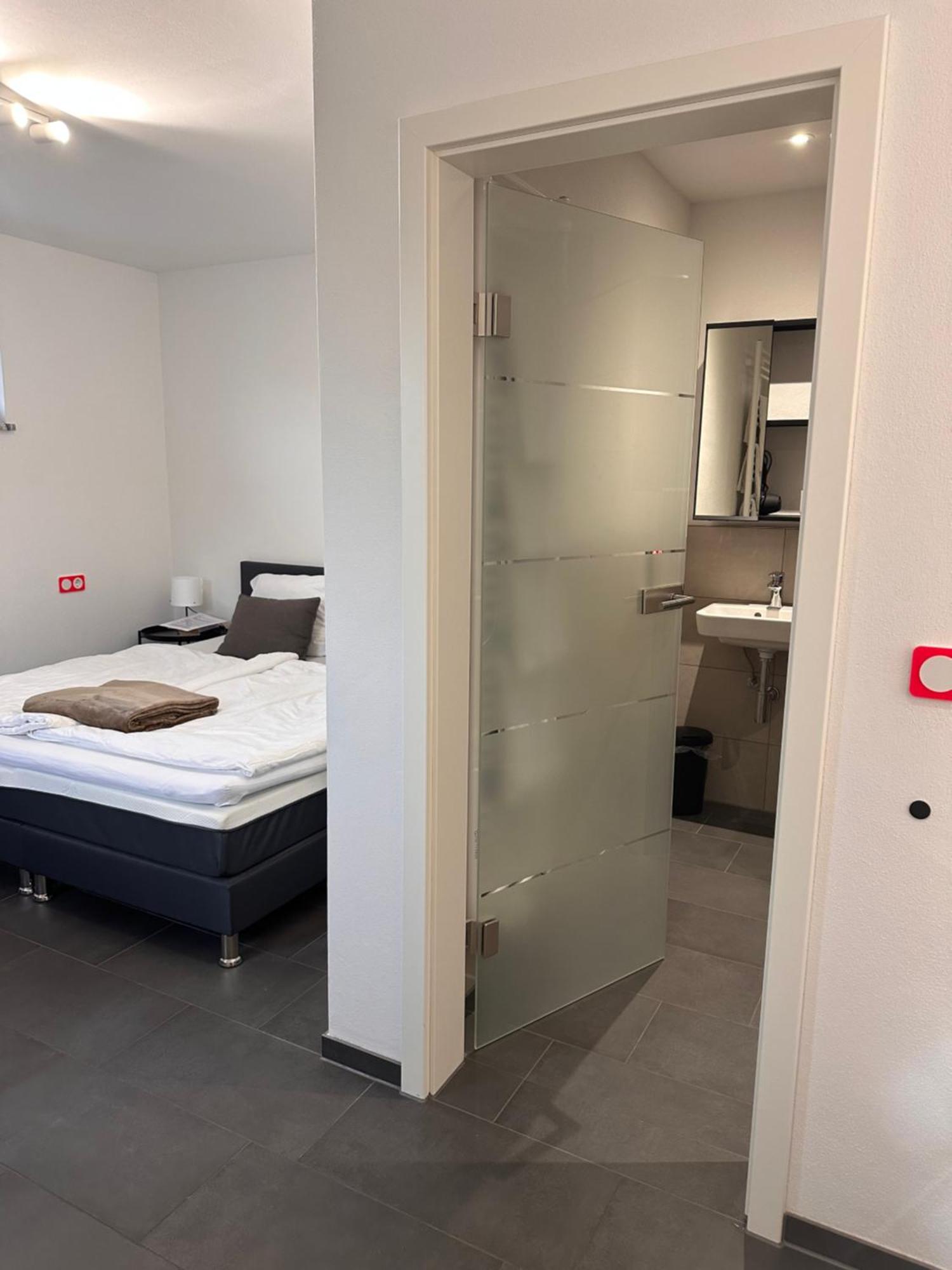 Ferienzimmer Frank, Self-Check-In Nach 21Uhr Niederalteich Buitenkant foto