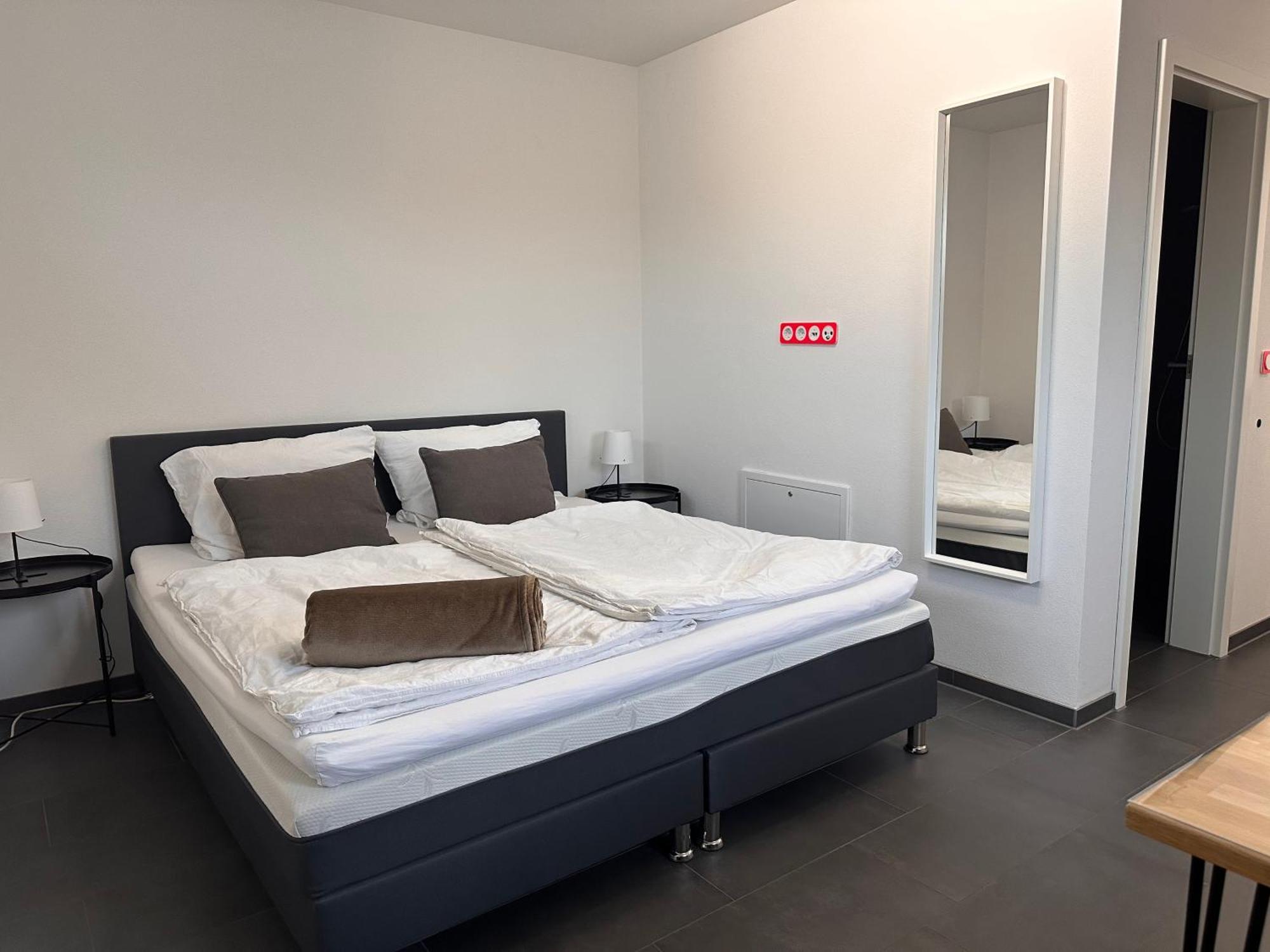 Ferienzimmer Frank, Self-Check-In Nach 21Uhr Niederalteich Buitenkant foto